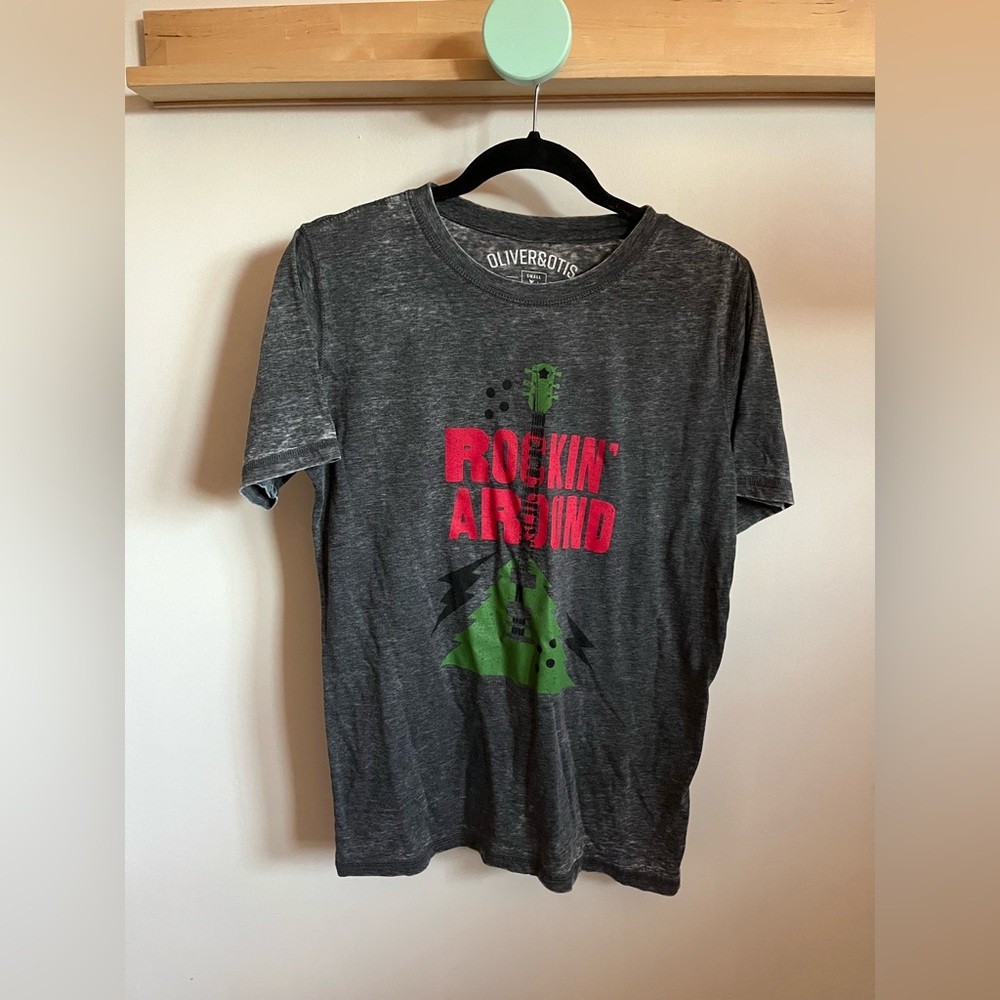 EUC Oliver & Otis Christmas graphic tee